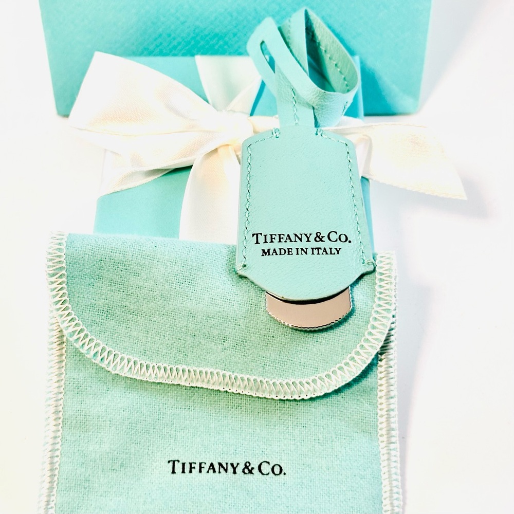Tiffany & Co Tiffany Blue Retractable Leather Purse, Bag/Luggage Tag. Italy. NEW